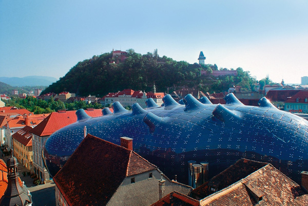 Graz, Kunsthaus und Schlossberg © Graz Tourismus / Zepp@Cam