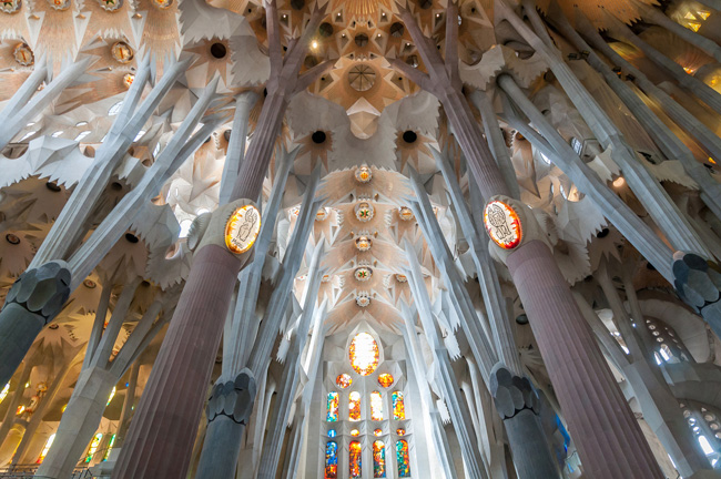 Innenraum Sagrada Familia, Barcelona © Giuseppe Pinto/wikipedia [CC BY-SA 3.0 (https://creativecommons.org/licenses/by-sa/3.0)]