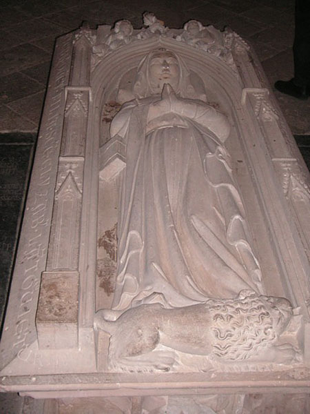 Grabplatte im Kloster Altenberg