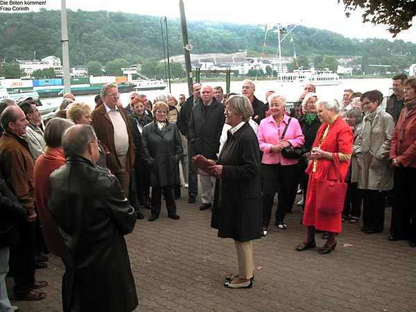 Gruppe am Rheinufer