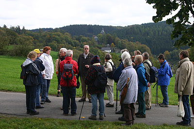 Gruppe vor der Wildenburg