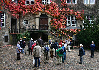 Schloss Crottorf - Gruppe im Hof 