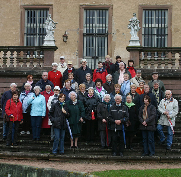 Gruppe vor Schloss Malberg