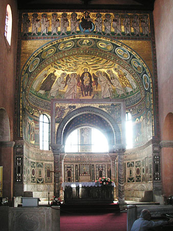 Altarraum der Euphrasius-Basilika